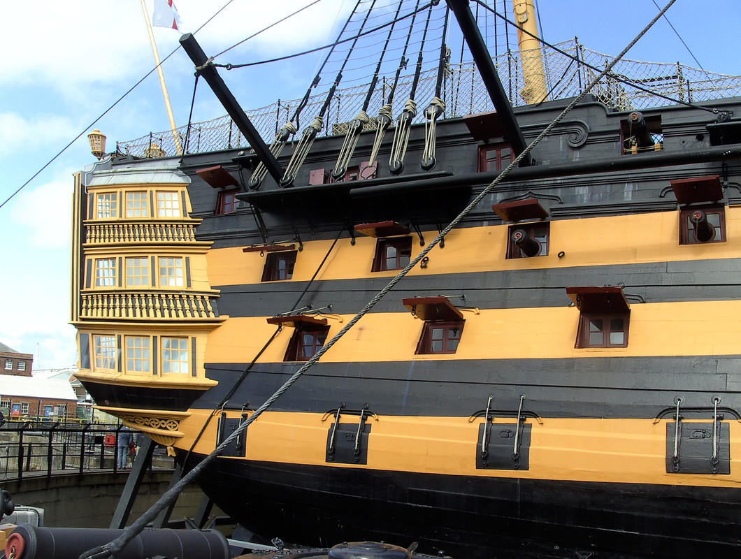 HMS_Victory_(ship,_1765)_-_stern_view