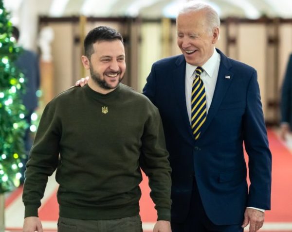 biden-zelensky-e1671677013295