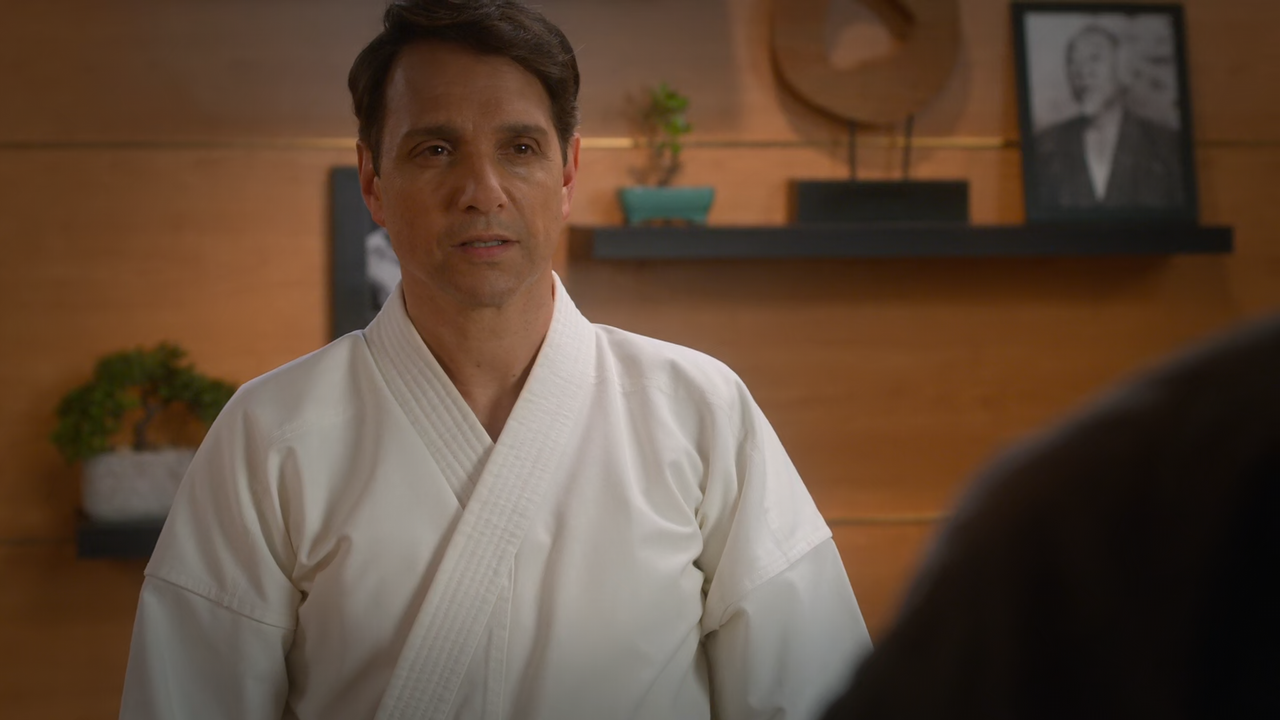 Cobra.Kai.S05E01.Long,.Long.Way.From.Home.1080p.10bit.NF.WEB-DL.DDP5.1.HEVC-Vyndros.mkv_snapshot_19.