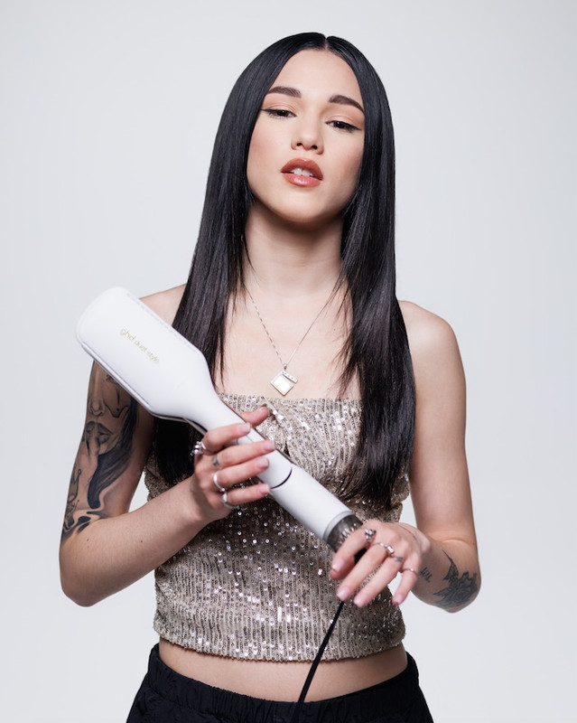 Ghd, Maria Esposito di Mare Fuori volto della piastra Duet Style Ghd, Maria Esposito di Mare Fuori volto della piastra Duet Style