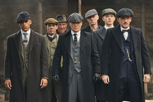 How to dress for a roaring 20s party for men