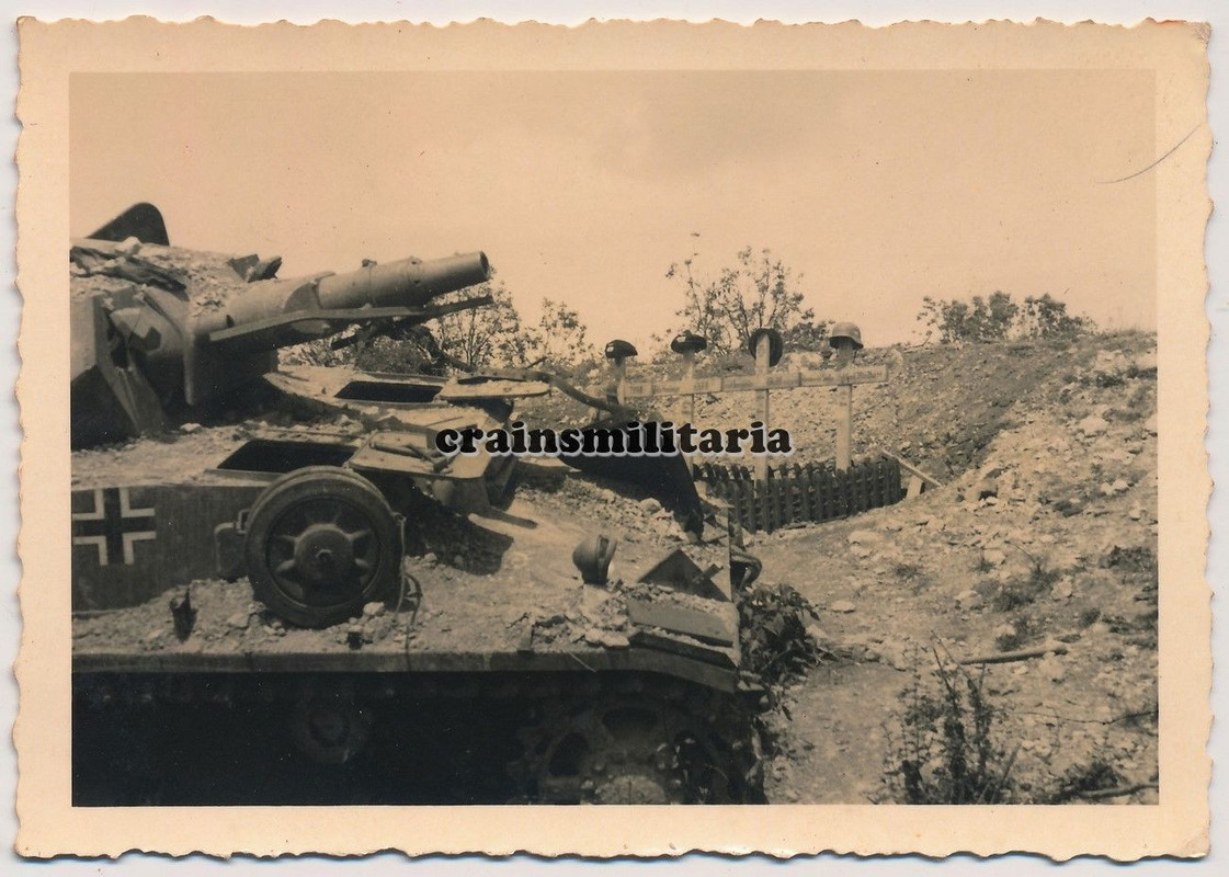 Orig. Foto zerstörte Panzer IV Tank Grab in STON