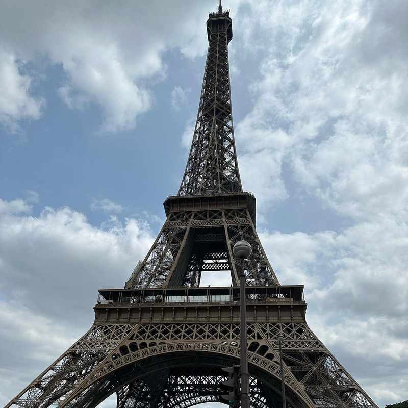 Eifel-Tower-Paris-01