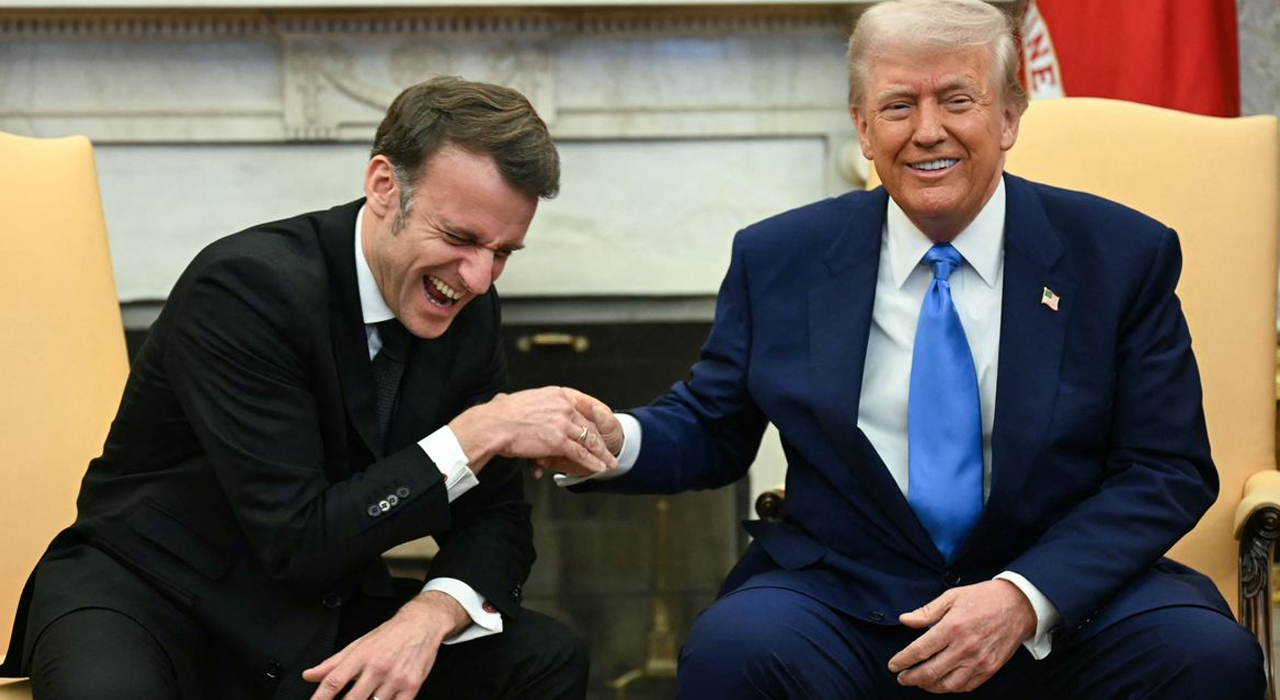 Viral! Donald Trump Nasehati Macron Usai Insiden Ditampar Istri