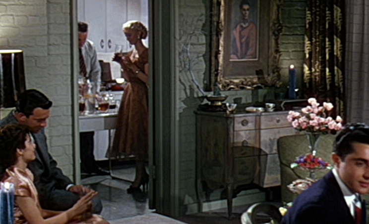 MAN-WHO-KNEW-TOO-MUCH-WAR-OF-WORLDS-CAROLYN-JONES-1-C-FOTOR.png