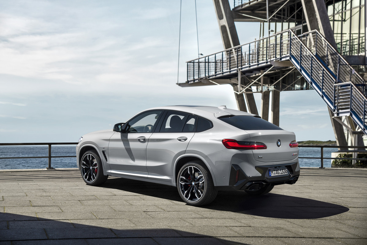 P90424729_highRes_the-new-bmw-x4-m40i-