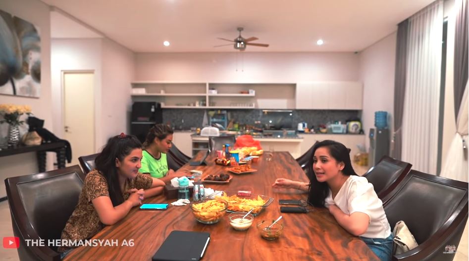 Ashanty menyinggung soal kabar kehamilan Nagita Slavina