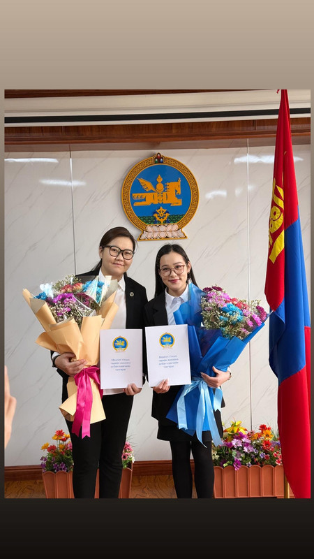 Төрийн жинхэнэ албан хаагчийн тангараг өргөлөө