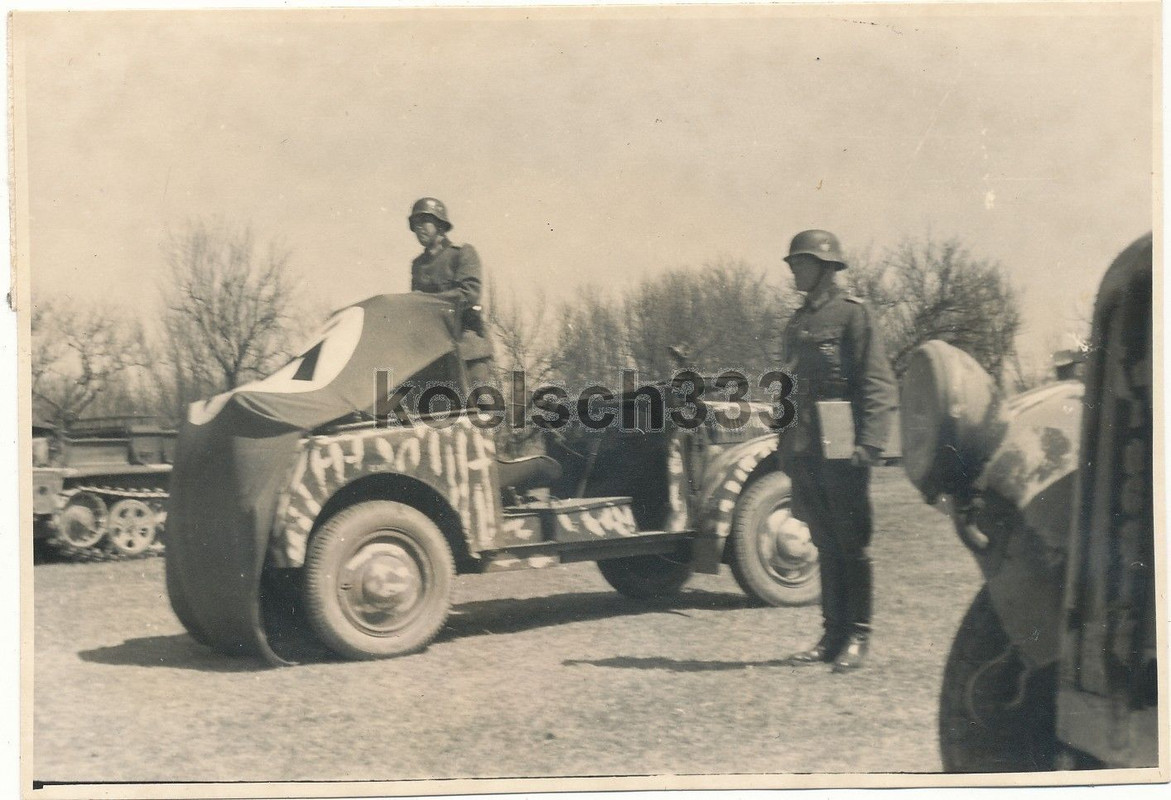 Foto Kommandeur Kübelwagen Kfz. 2 PKW Tarnanstri