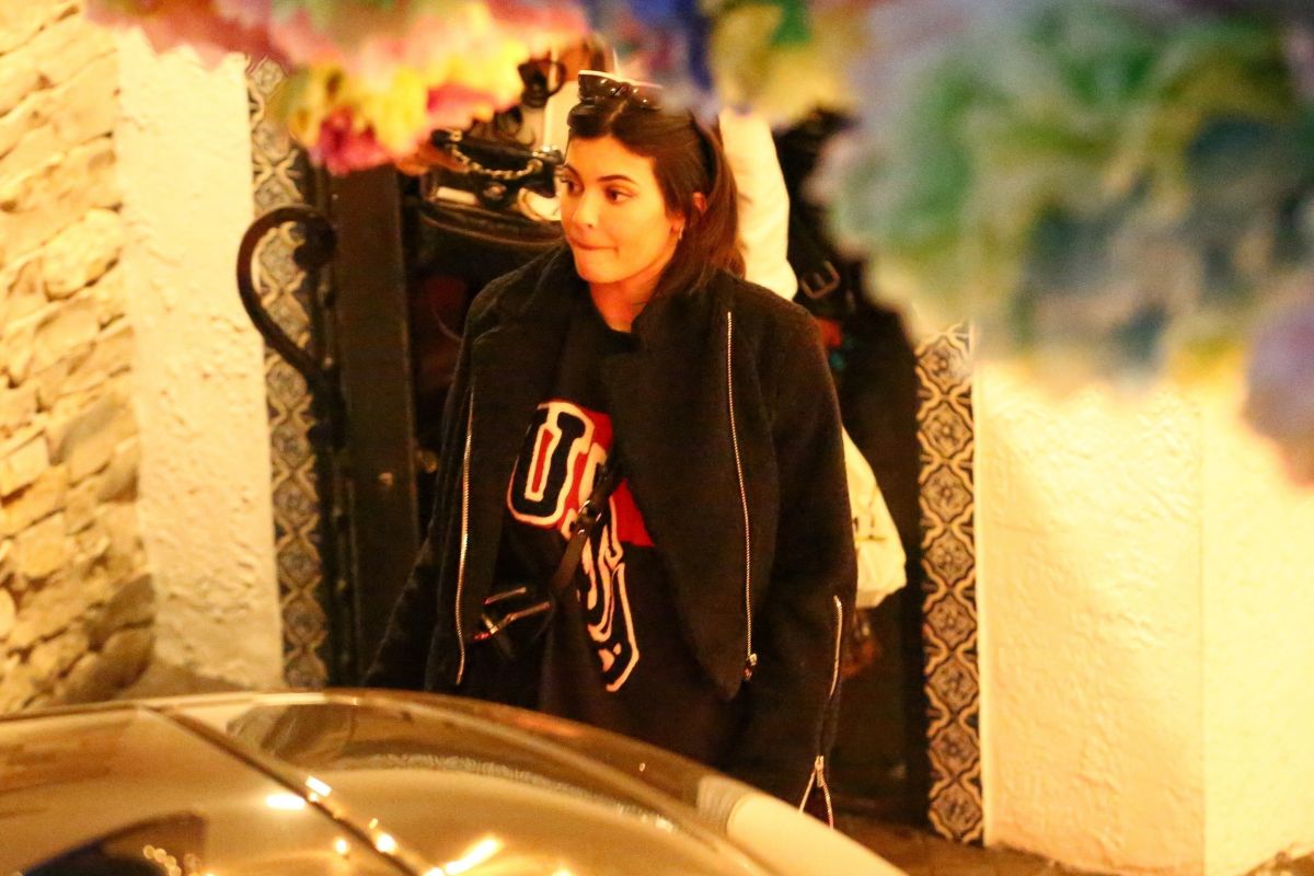 kylie-jenner-night-out-in-sherman-oaks-05-11-2018-1