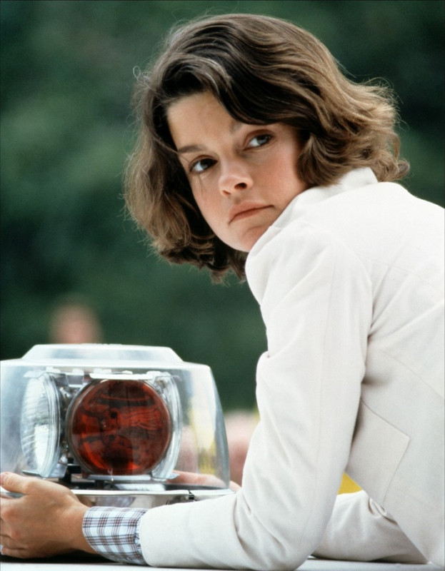 genevieve_bujold_b20