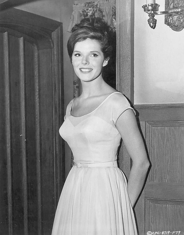 samantha_eggar_a54