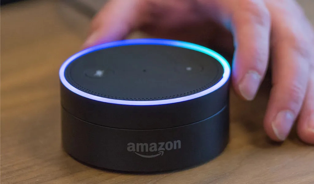 Cómo localizar y eliminar comandos de voz en Alexa