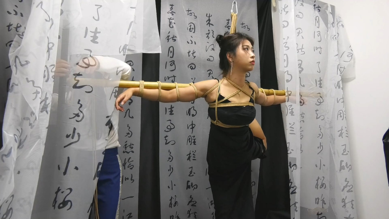 胜景影视 夜幕下很特别的霓虹灯.mp4_20231221_185147.510