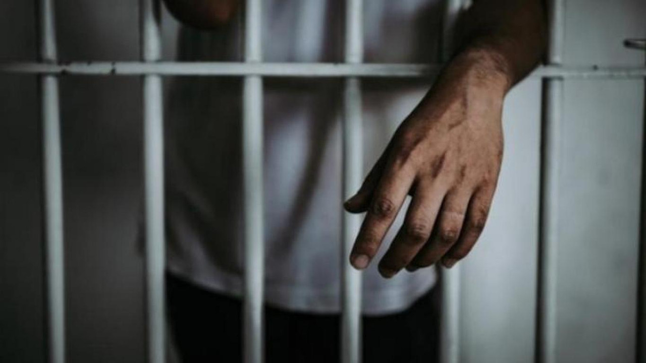 Hombre en arresto domiciliario prefiere ir a la cárcel, no soporta a su esposa