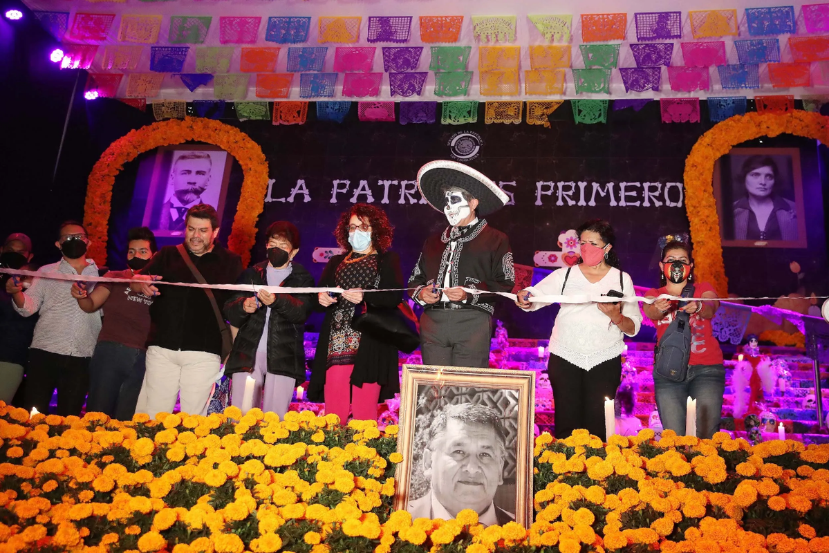 Senado inaugura ofrenda por el Día de Muertos