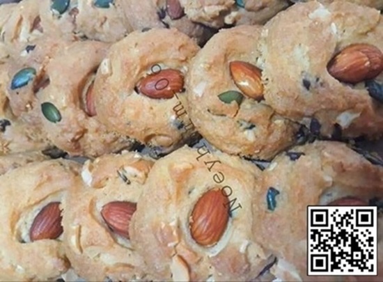 คุ้กกี้เนยสดหน้าอัลมอนด์ Almond butter cookies 18961776-2