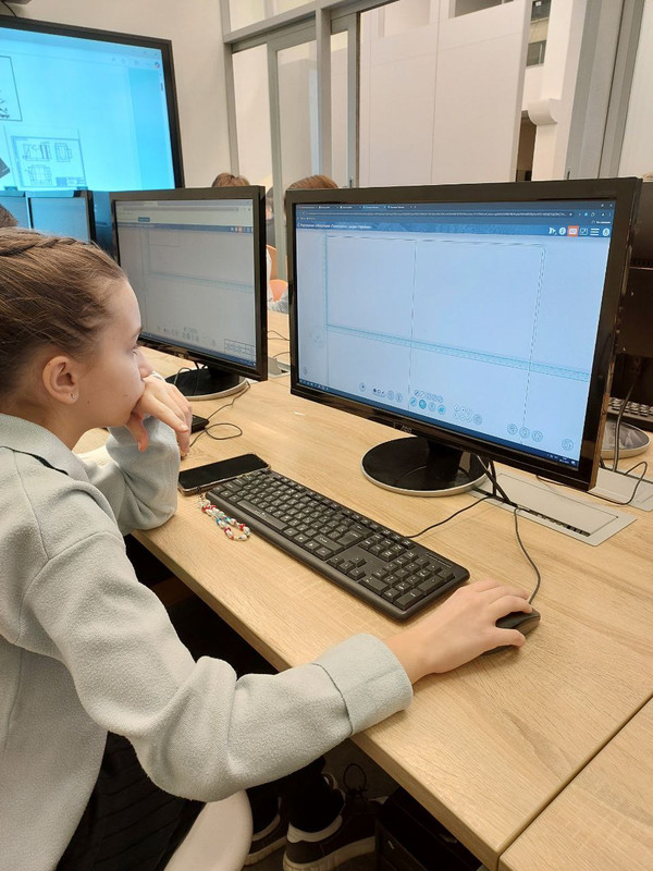 photo-5345859928801276336-y