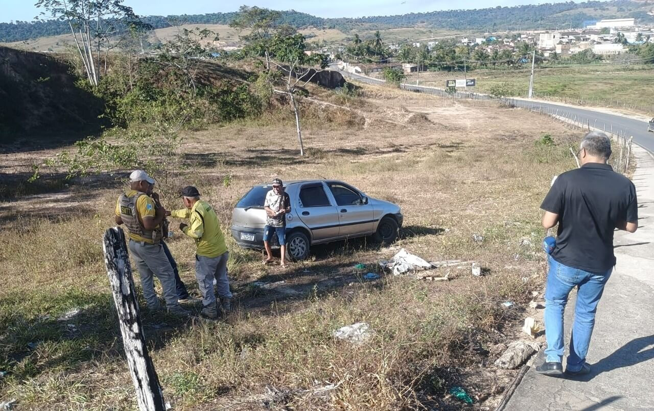 Motorista perde o controle e quase capota veículo na "Ladeira da Betel", em São Miguel dos Campos