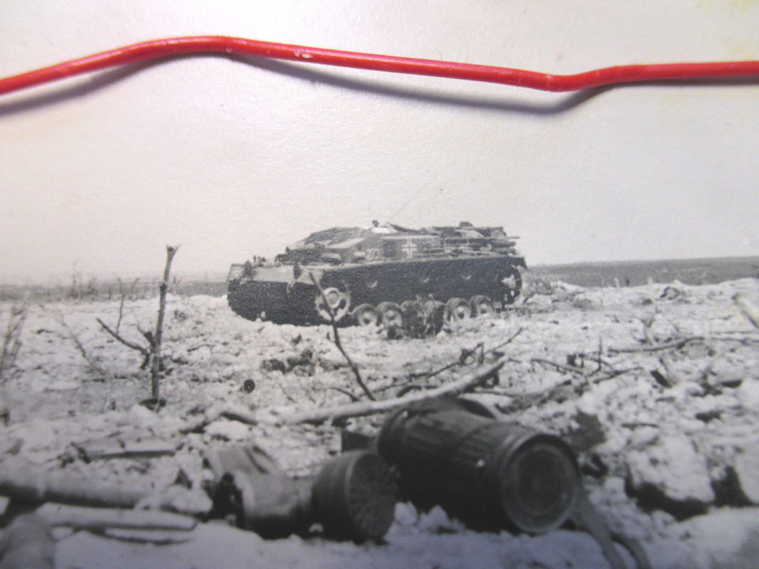 Deutscher Panzer auf Schlachtfeld zerstört1