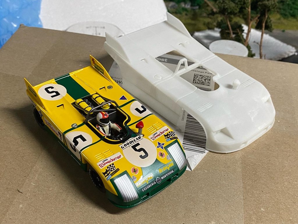 EABF8AE9-1588-4B1C-B4BD-74458AC77166