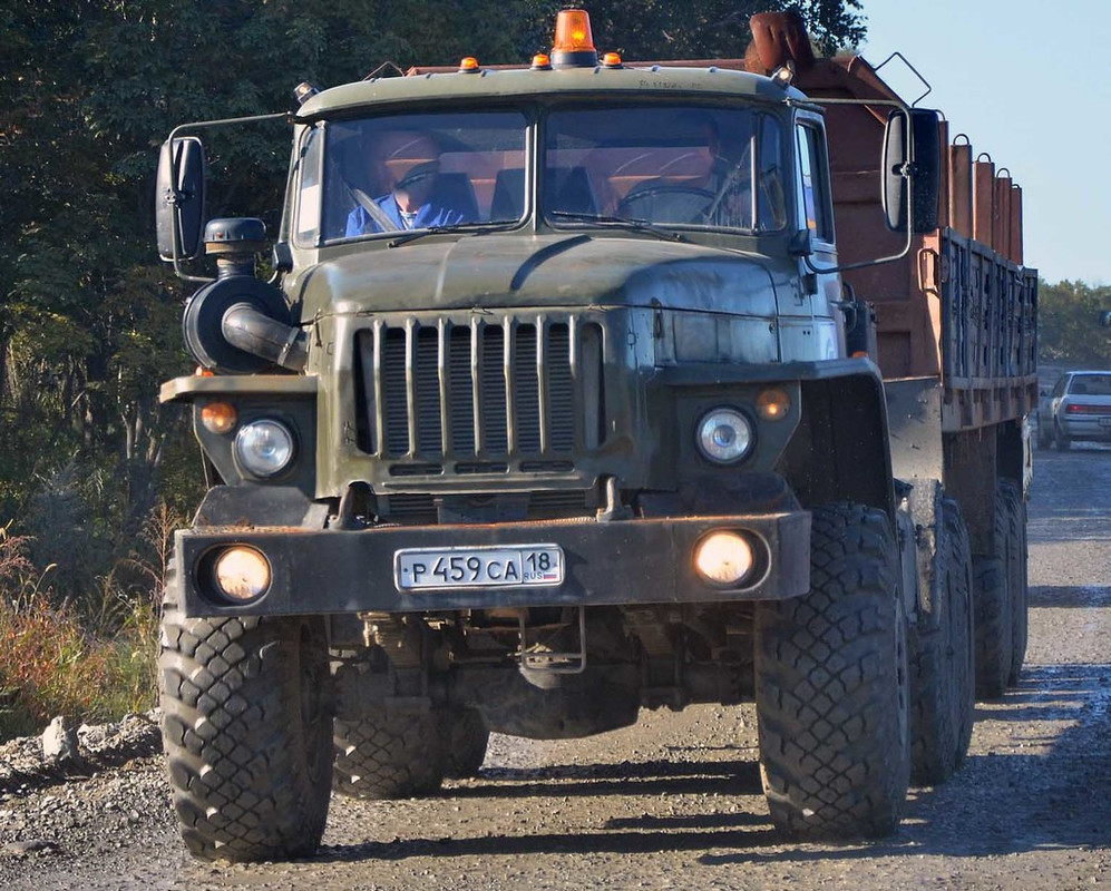 Седельный тягач Урал-4420 ОдАЗ-9370 (2)