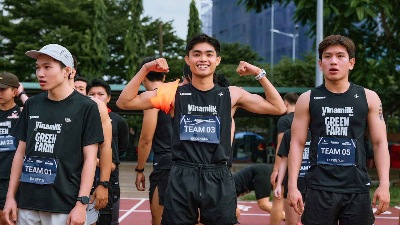 Các đội thi khởi động tinh thần trước giải chạy Ekiden do Active Fox tổ chức tại TP.HCM