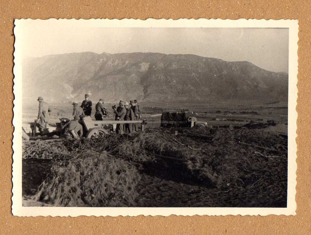 altes Foto II.Weltkrieg Wehrmacht Soldaten mit 7,5 Pak Geschütz