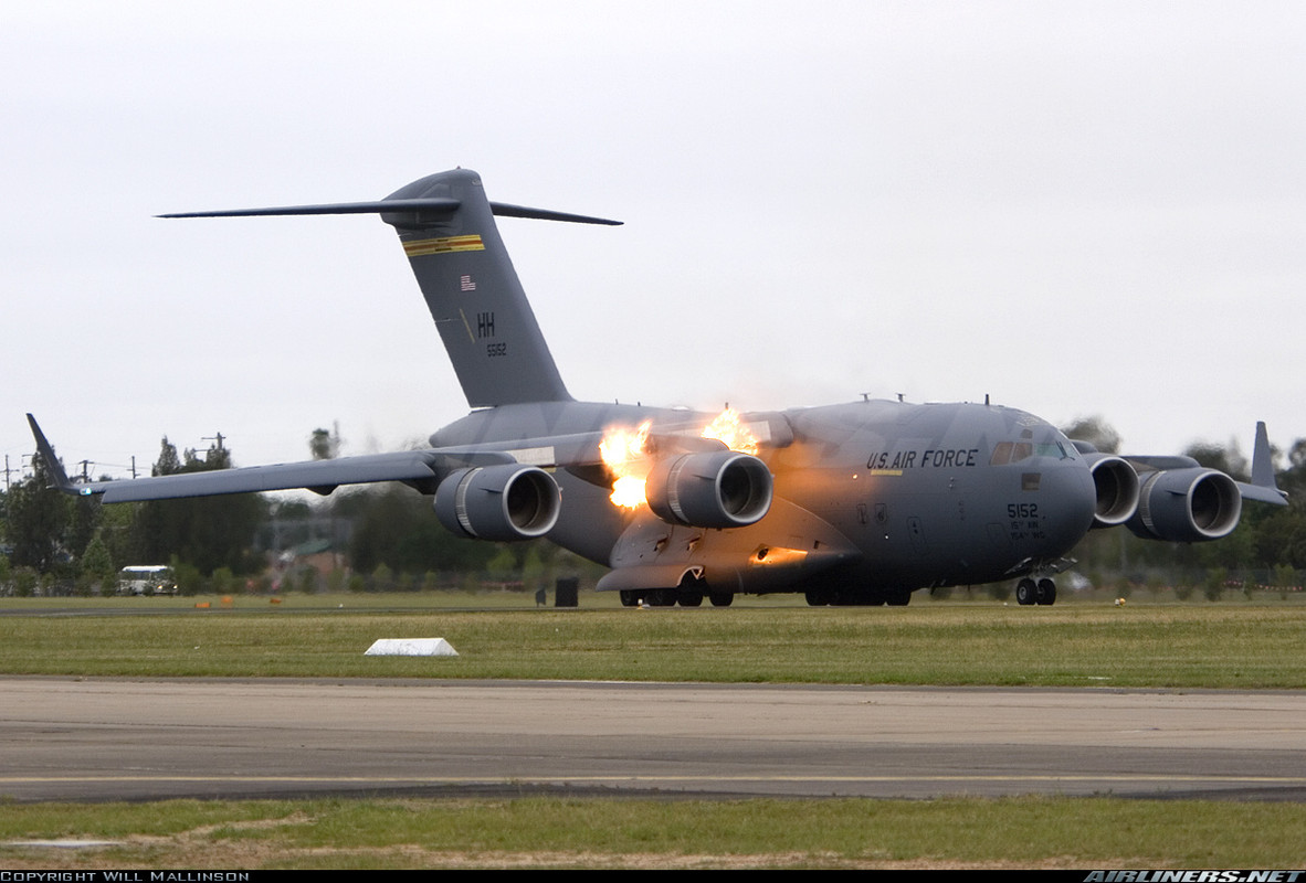 Avions insolites - Page 15 C-17-A-le-moteur-num-ro-3-a-subi-un-d-crochage-du-compresseur-alors-qu-il-tait-en-inversion-de-pous