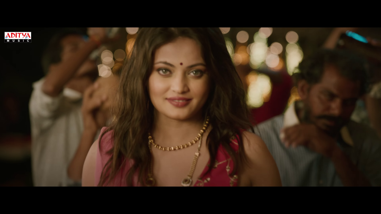 [Image: vlcsnap-2025-12-21-18h21m01s554.png]