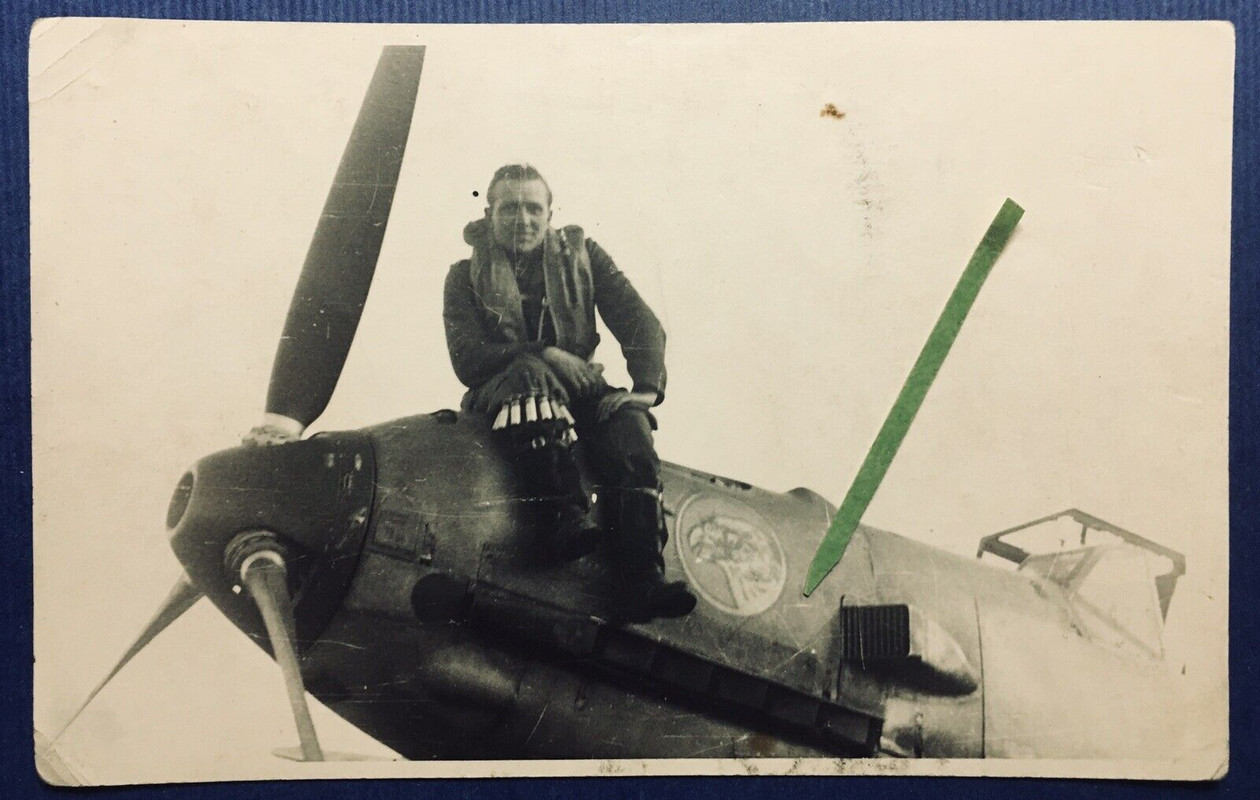 Foto Wehrmacht; Luftwaffe;Frankr.; 1941; Pilot;Kampfflugzeuge;Top-Staffelzeichen (1)