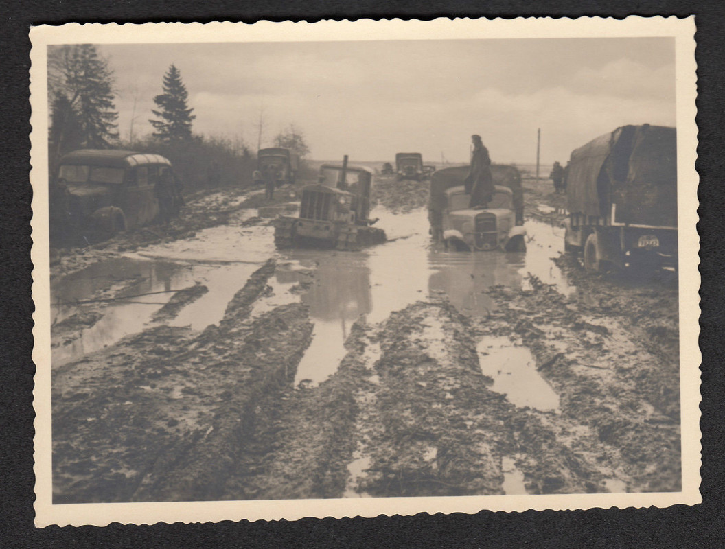 Rußland - Fahrzeuge im Schlamm - Stalinez Raupen