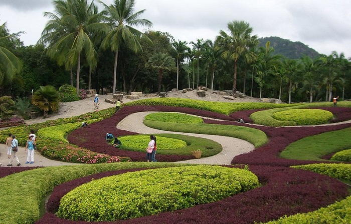 Nong Nooch Village, tempat wisata populer di Thailand.