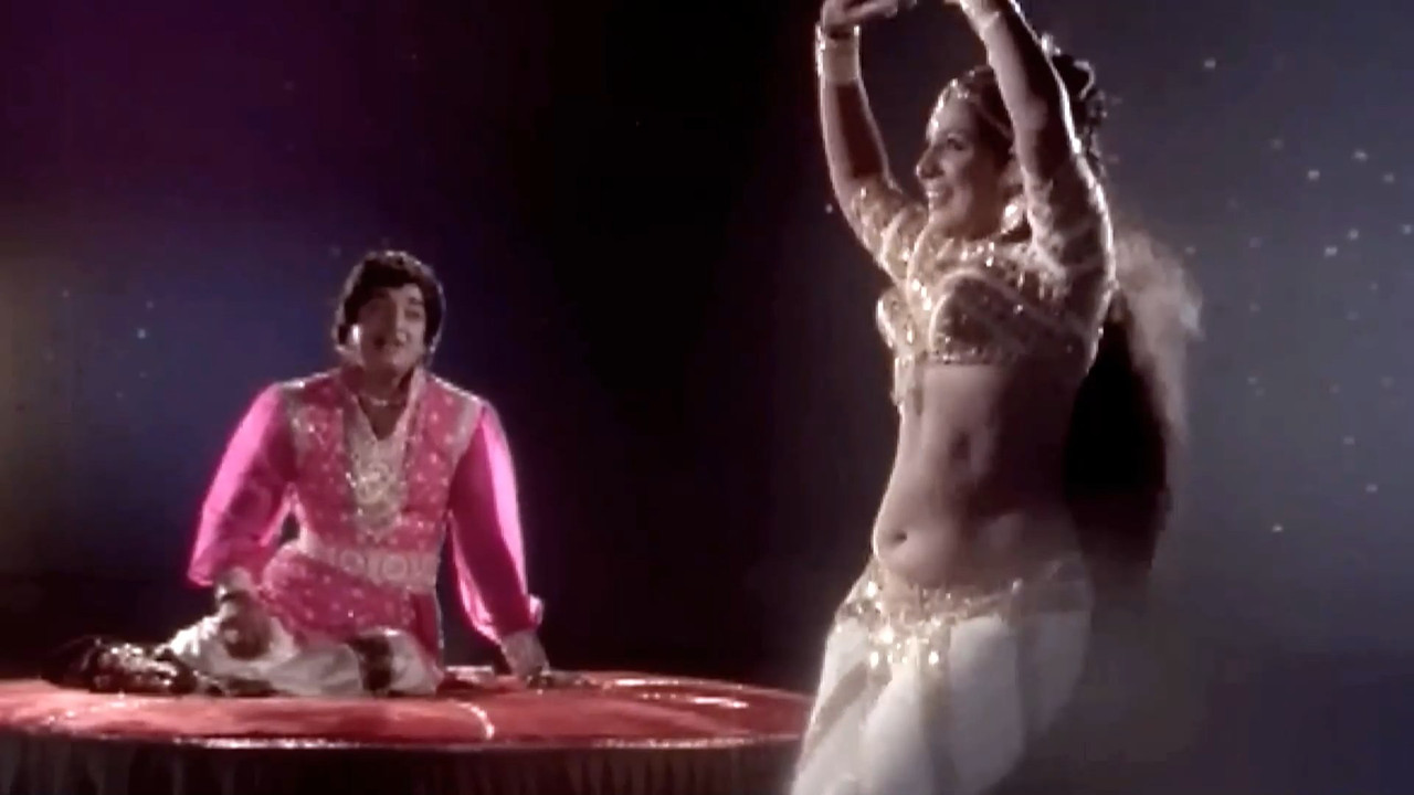 Jayabharathi and Unni Mary Sizzling Erotic performance from Palattu Kunjikannan.mp4_snapshot_00.42.0