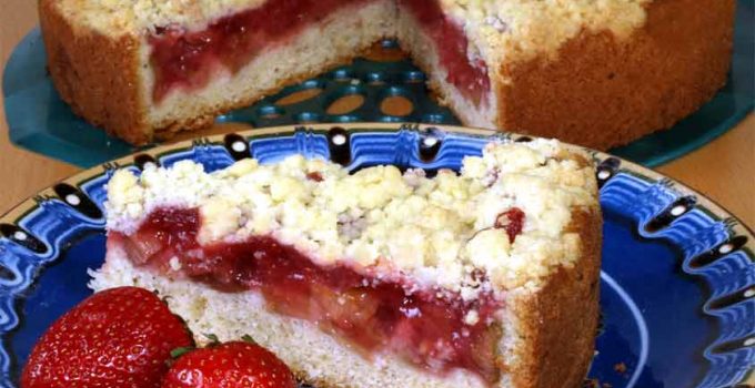 Erdbeer-Rhabarber Kuchen Erdbeer-Rhabarber Kuchen