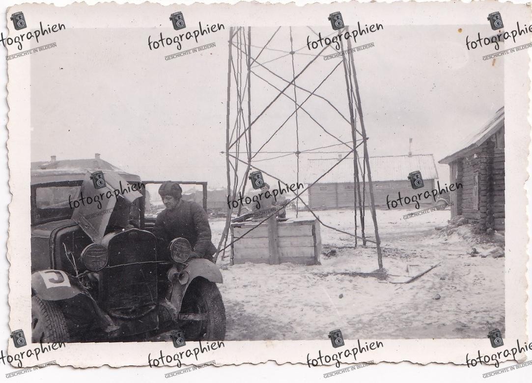 orginal Foto 2. Weltkrieg Russland Moschaisk Kfz Lkw Wasserbrunnen