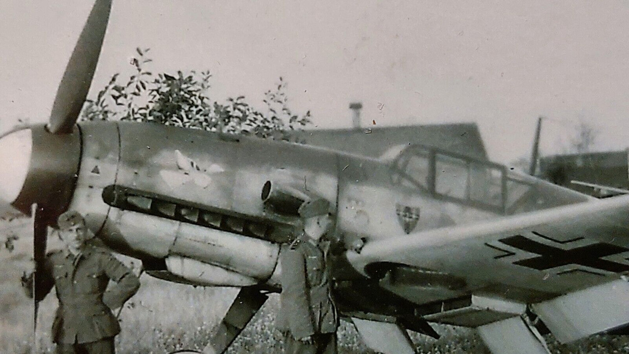 Foto Repro 2.WK Jagdflugzeug Me 109 Abschüsse 7 Staffelabzeichen Wolchow Pilot (1)