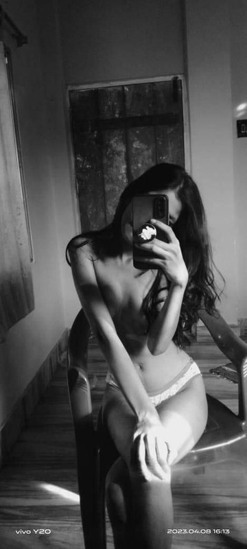 Slim-And-Sexy-Indian-College-Girl-Bw-Nud