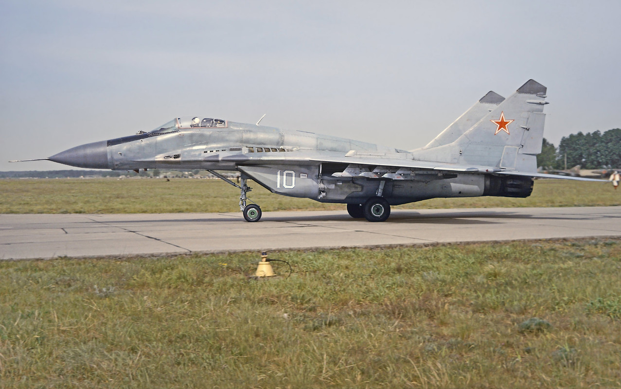 787. IAP, Mig-29 10 white (2)