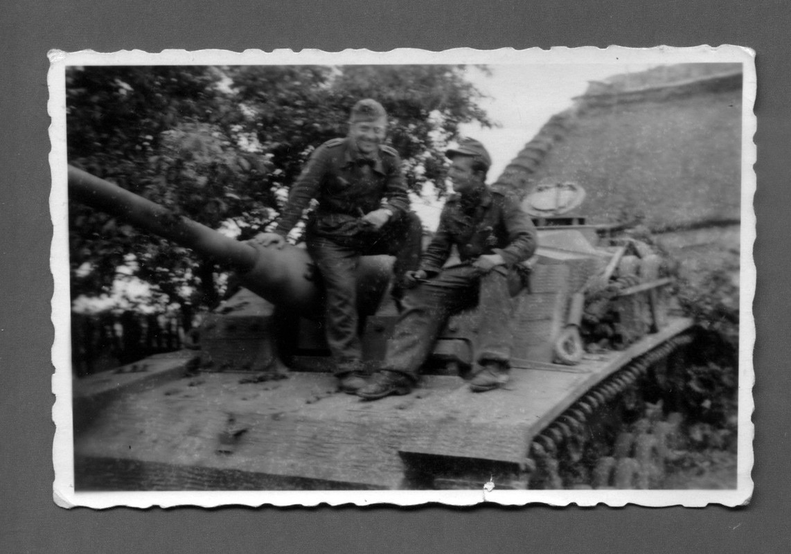 Foto eines Sturmgeschütz StuG III Langrohr mit Zimmerit Tarnung