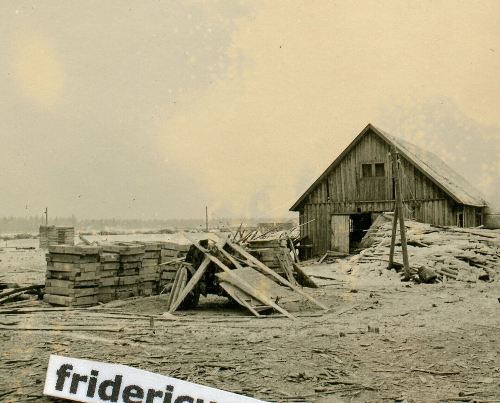 Fotos WH HKL Ostfront Winter Geschütz Kanone mit Holz abgetarnt Stellung2