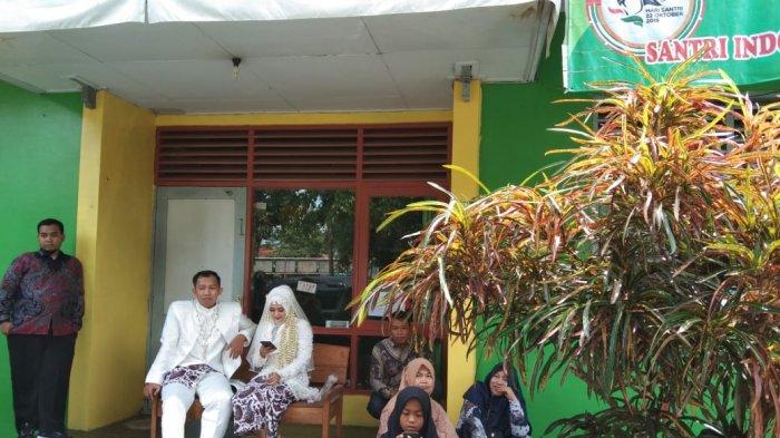 Akad nikah pasangan Tori Adi Rizaldi asal Pasar Kliwon, Solo, dengan Kurnia Hidayah warga Dukuh Jebolan, Desa Randusari, Kecamatan Teras, Boyolali, sempat mundur lantaran KUA Teras tutup, Senin (27/1/2020).