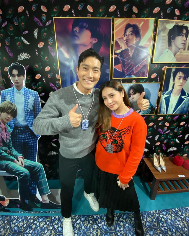 Nagita Slavina foto bareng Siwon Suju di Korea Selatan