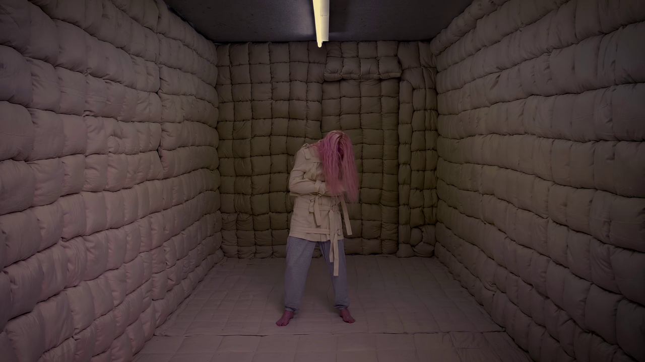 Hooked Like Helen (1)