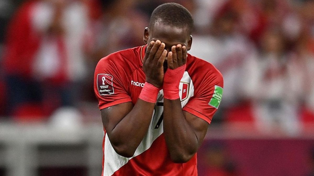 Mundial de Qatar 2022: Jugador de Perú se retira tras fallar penal