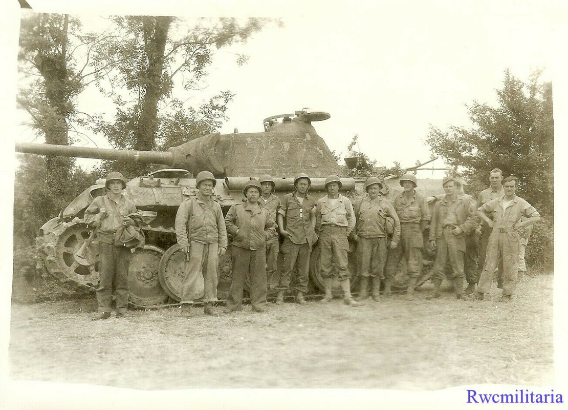 US Troops w KO'd German Pzkw.V PANTHER Tank 232; NORMANDY!!! (2)