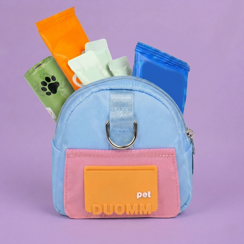 Interior mochila con bolsitas y snacks