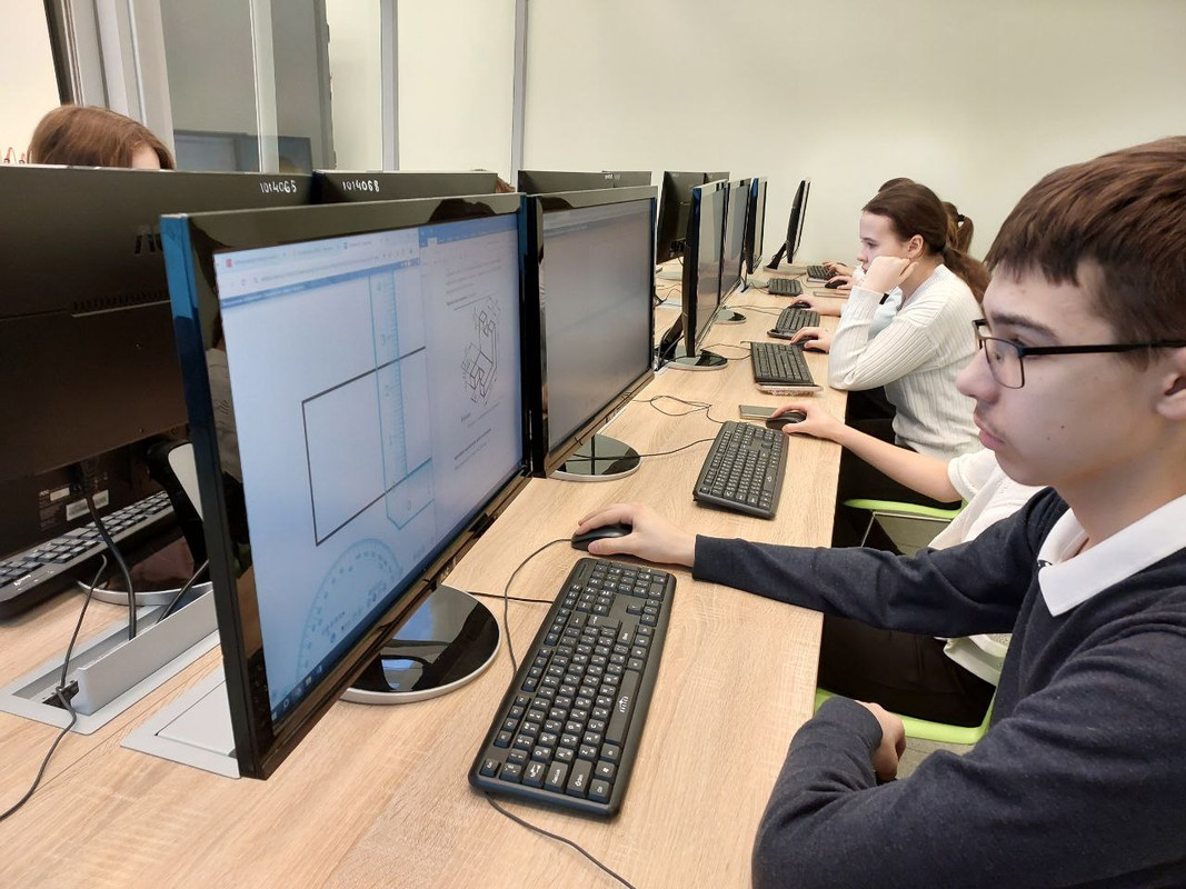 photo-5348265153436707860-y