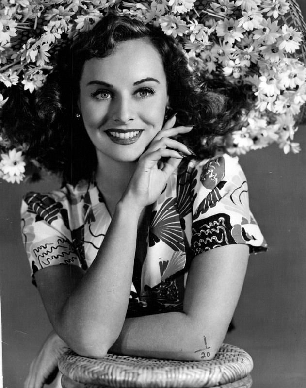 paulette_goddard_mb15
