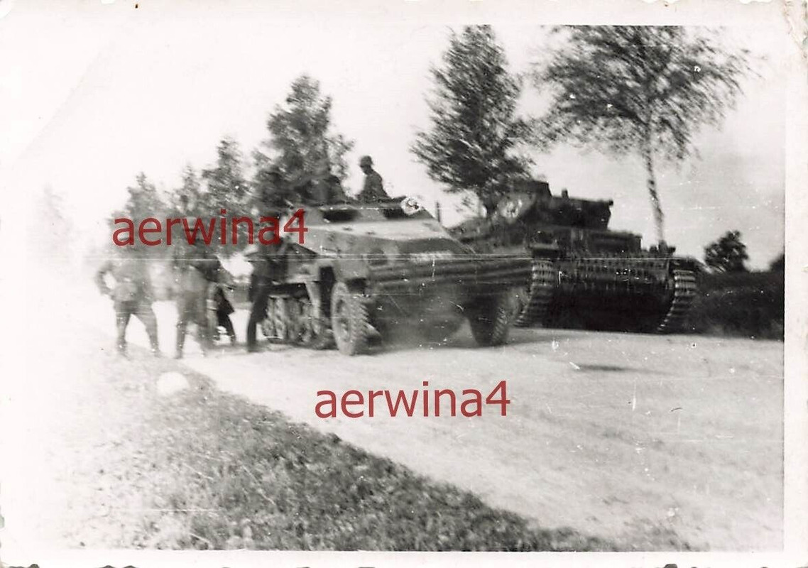 Deutscher Panzer III , Schützenpanzer Sd.Kfz.251- 1 Rollbahn Pleskau Russland